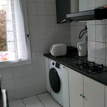 Apartman 在奥利机场和巴黎市中心之间有免费停车场和花园的静谧温馨的家庭居所 Vitry-sur-Seine